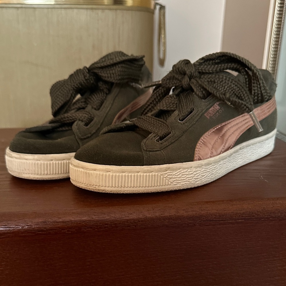 Puma Women's Athletic Shoes - Dark Green and Light Pink